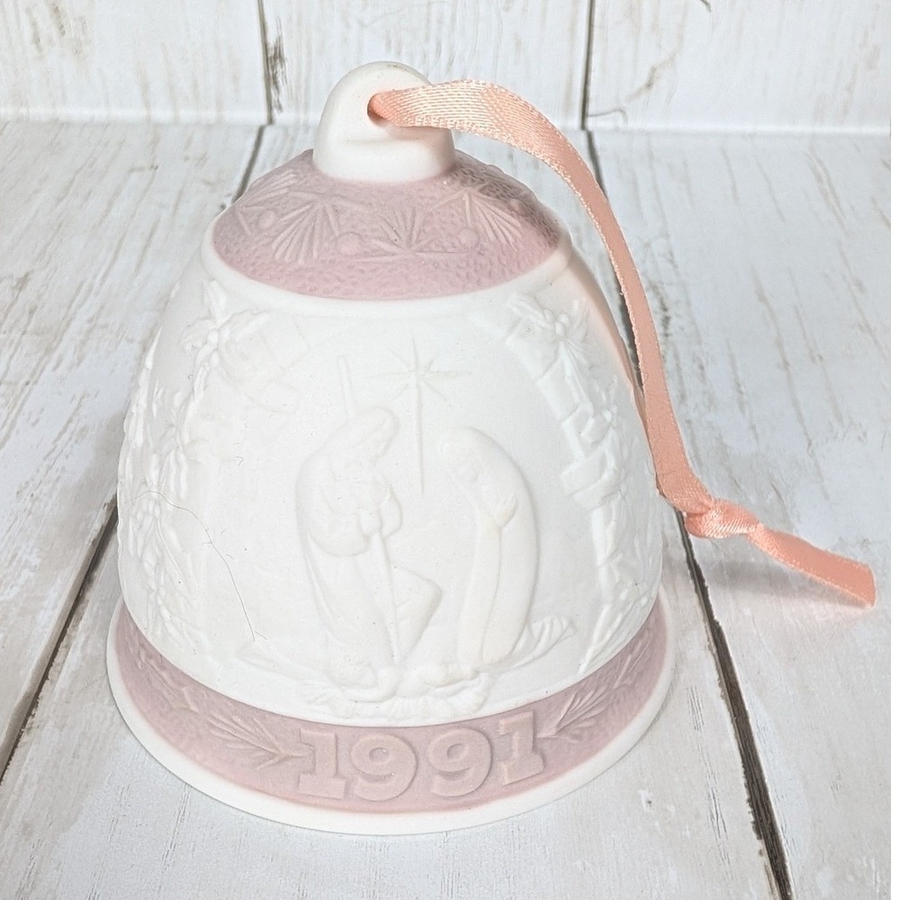 Lladro Christmas Bell 1991 OS White Pink Embossed Nativity Porcelain Ornament